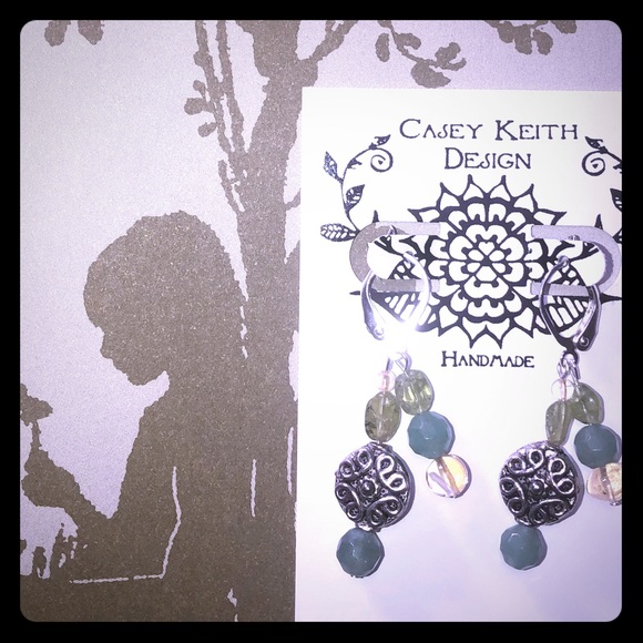 Spring Green Cluster Earring - Picture 1 of 6